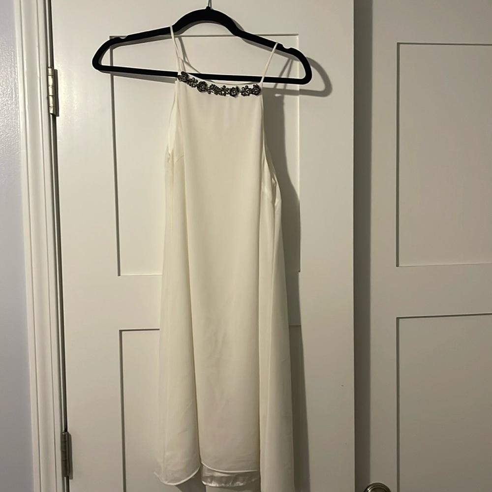 Size 4 cute white dress, only worn a couple of times